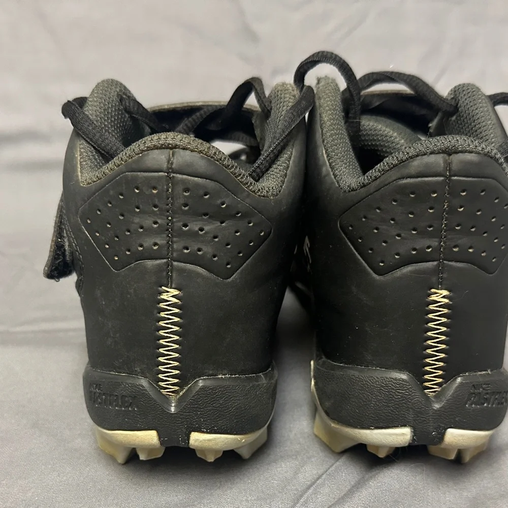 Nike Kids Black and Gray Shoes - Picture 3 of 7